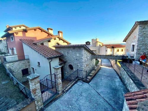 Stylish Umbrian Apartment Garden Pool & Views