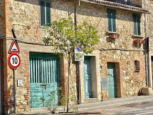 Stylish Umbrian Apartment Garden Pool & Views