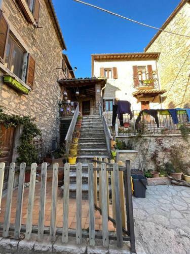 Stylish Umbrian Apartment Garden Pool & Views