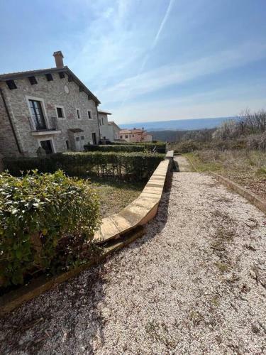 Stylish Umbrian Apartment Garden Pool & Views