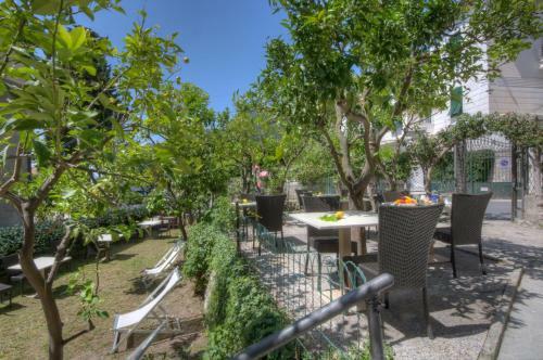 Hostal Rione San Carlo