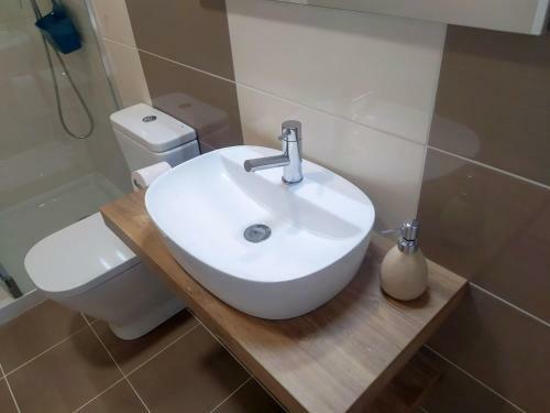 Quartos Com Wc Privado Em Moradia Com Piscina Em Loures