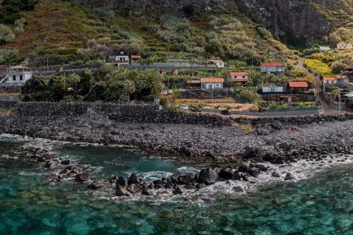 A Hideaway By The Sea Casa Da Rocha De Baixo