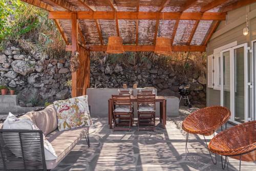 A Hideaway By The Sea Casa Da Rocha De Baixo