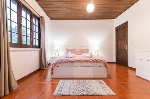 Casa Do Pinheiro With Shared Swimming Pool