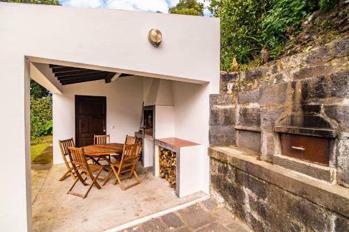 Casa Do Pinheiro With Shared Swimming Pool