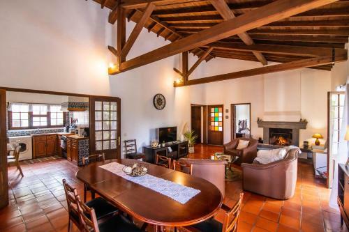 Casa Do Pinheiro With Shared Swimming Pool