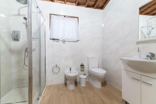 Casa Do Pinheiro With Shared Swimming Pool