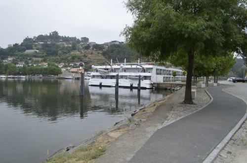 Encosta Do Douro - Rio Douro