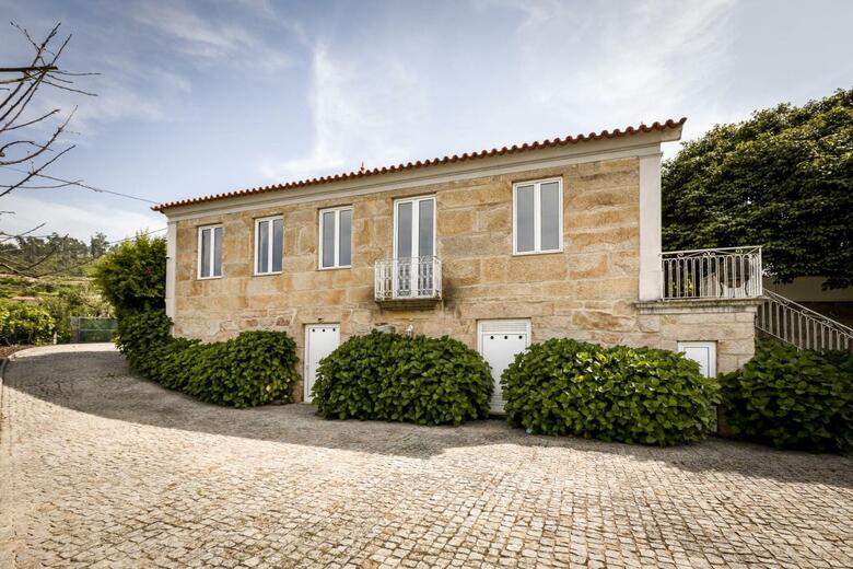 Casa De Ferreira Cinf�es