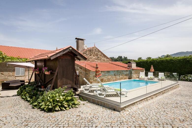 Casa De Ferreira Cinf�es