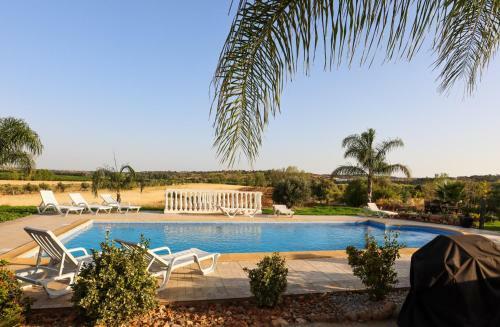 Quinta Do Bravo - Swimming Pool - By Bedzy