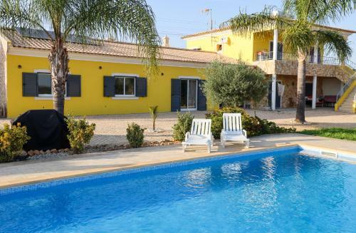 Quinta Do Bravo - Swimming Pool - By Bedzy