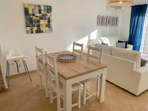 St. James Beach & Pool Apartment