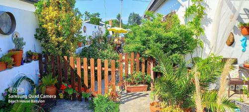 Hostal Beach House Babylon Guest House With Kitchenette And Garden