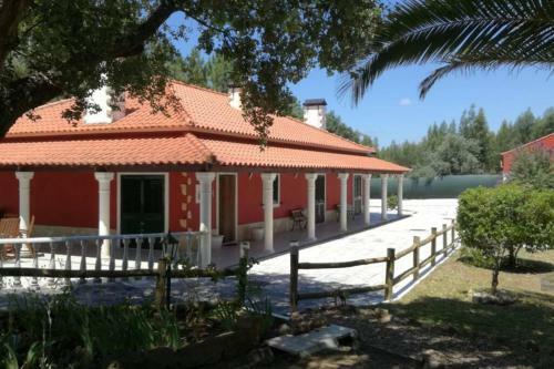 Villa Quinta Do Sobreiro, 4 Bedroom Modernised Farmhouse