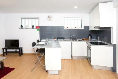 Dom Pipas Houses - Batista & Marcelino Lda