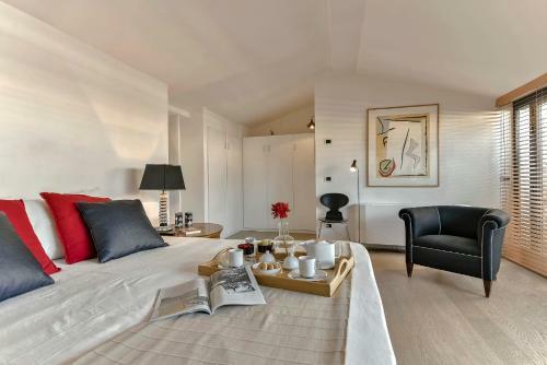 An Amazing Apartment In Oltrarno