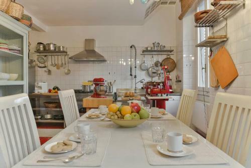 An Amazing Apartment In Oltrarno