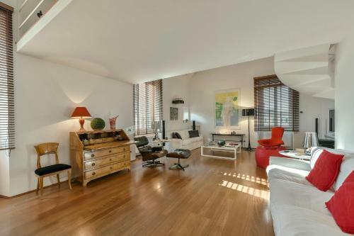 An Amazing Apartment In Oltrarno