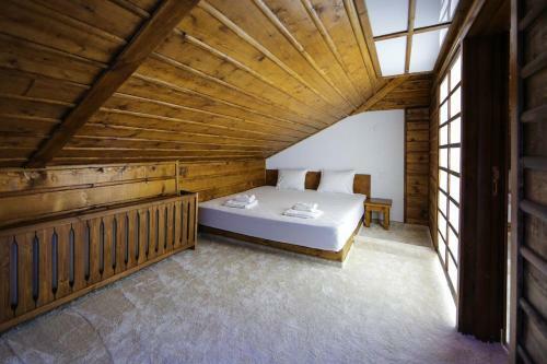 Leshten Hotel