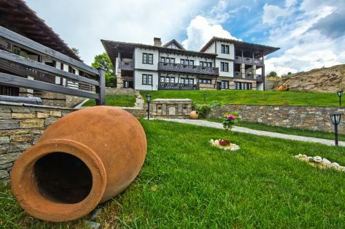 Leshten Hotel