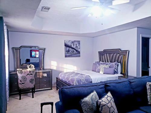 Spacious 5b/3b Home With Jetted Tub