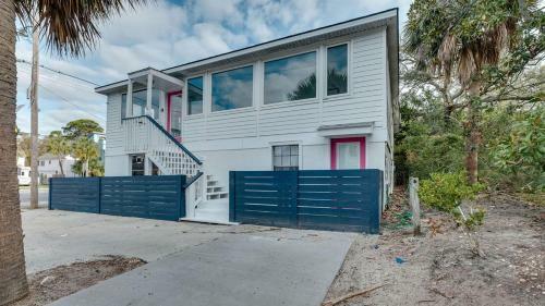 Flamingle In Fuchsia- Whole House- Walk To Beach!