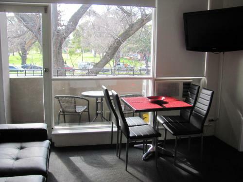Aparthotel North Melbourne Serviced Apartment