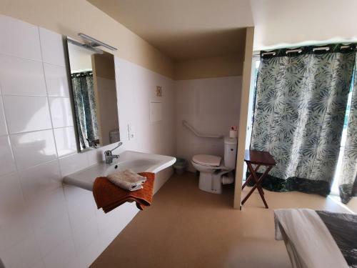 Hostal Chambre Avec Douche Et Toilettes
