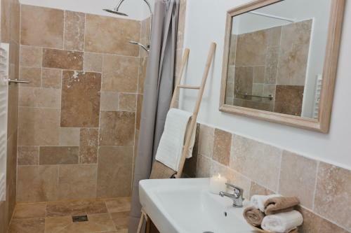 Hostal Maison De Ma�tre Elegia
