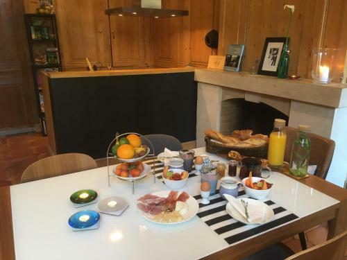Hostal Maison De Ma�tre Elegia