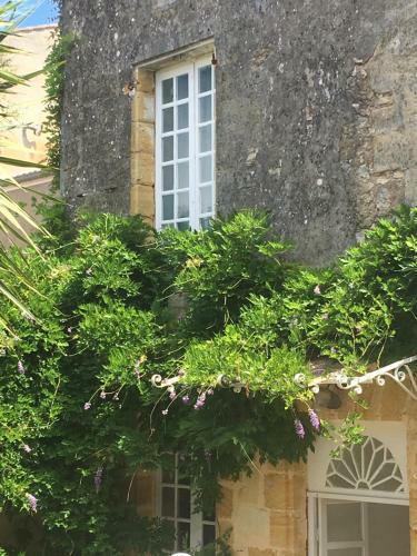 Hostal Maison De Ma�tre Elegia