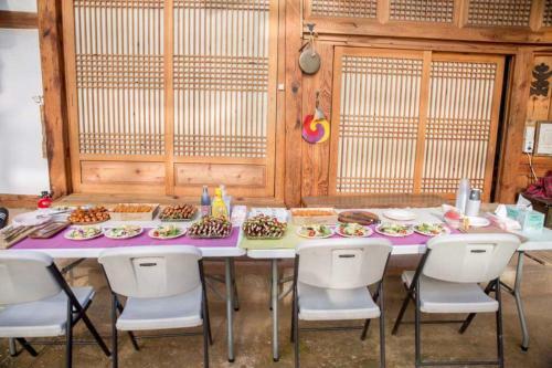 Hostal Namhyeondang Hanok Guesthouse