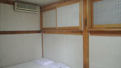 Hostal Namhyeondang Hanok Guesthouse
