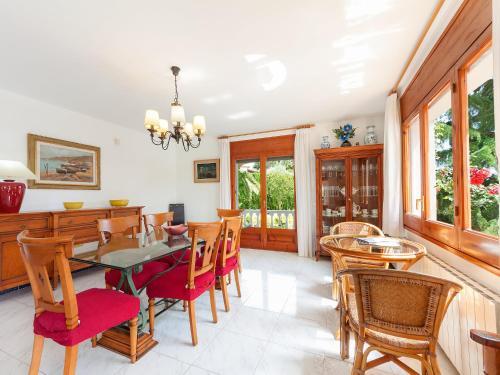 Villa Holiday Home Mas Vila 2