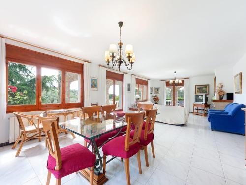 Villa Holiday Home Mas Vila 2
