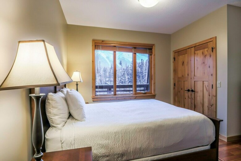 Aparthotel Spring Creek Vacations - Rundle Cliffs Lodge