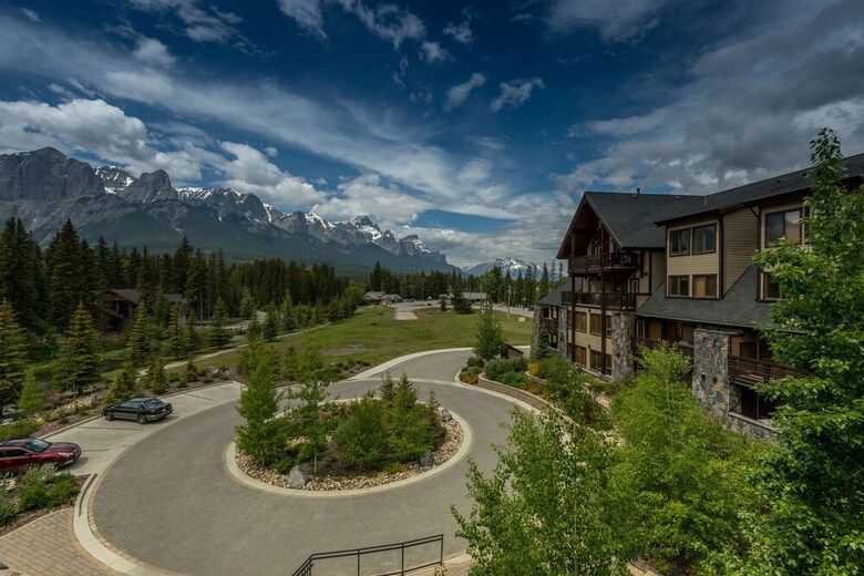 Aparthotel Spring Creek Vacations - Rundle Cliffs Lodge