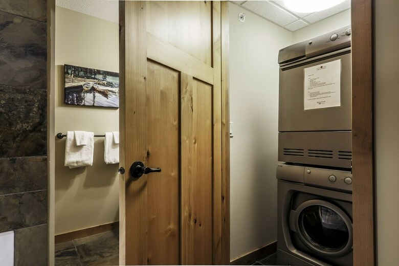 Aparthotel Spring Creek Vacations - Rundle Cliffs Lodge