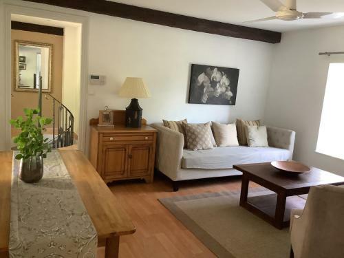 Courtyard Gite With Very Large Shared Pool