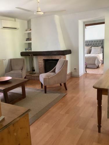 Courtyard Gite With Very Large Shared Pool