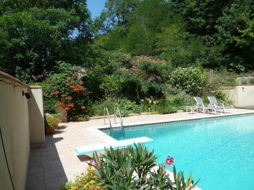 Courtyard Gite With Very Large Shared Pool
