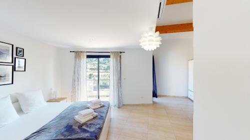 Villa � L'entr�e de Porticcio - Piscine - Vue D�gag�e