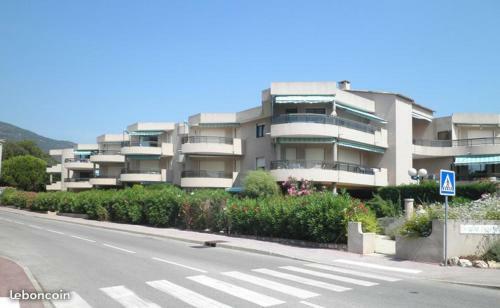 Apartamento Studio de 27 M� + 70 M� de Jardin � 100 M Des Plages