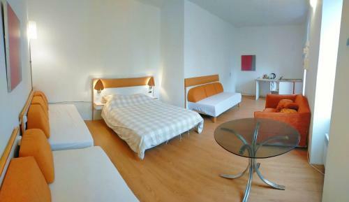 Hostal Chambres De Cercy-la-tour
