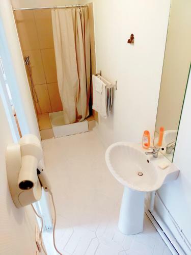 Hostal Chambres De Cercy-la-tour