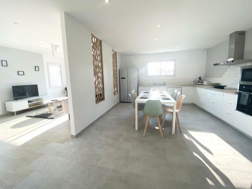 Belle Maison De 140m2, Proche Centre Ville