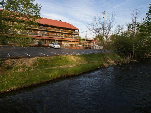 Hotel Timbers Lodge - Pigeon Forge