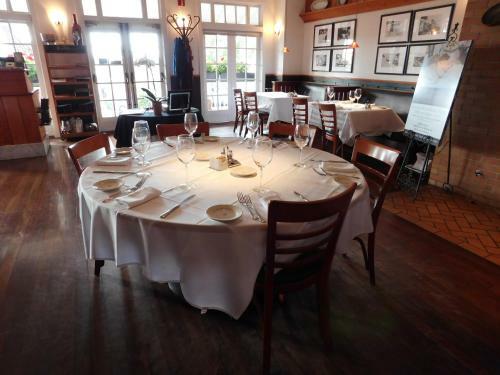 Hotel Pine Inn - Carmel